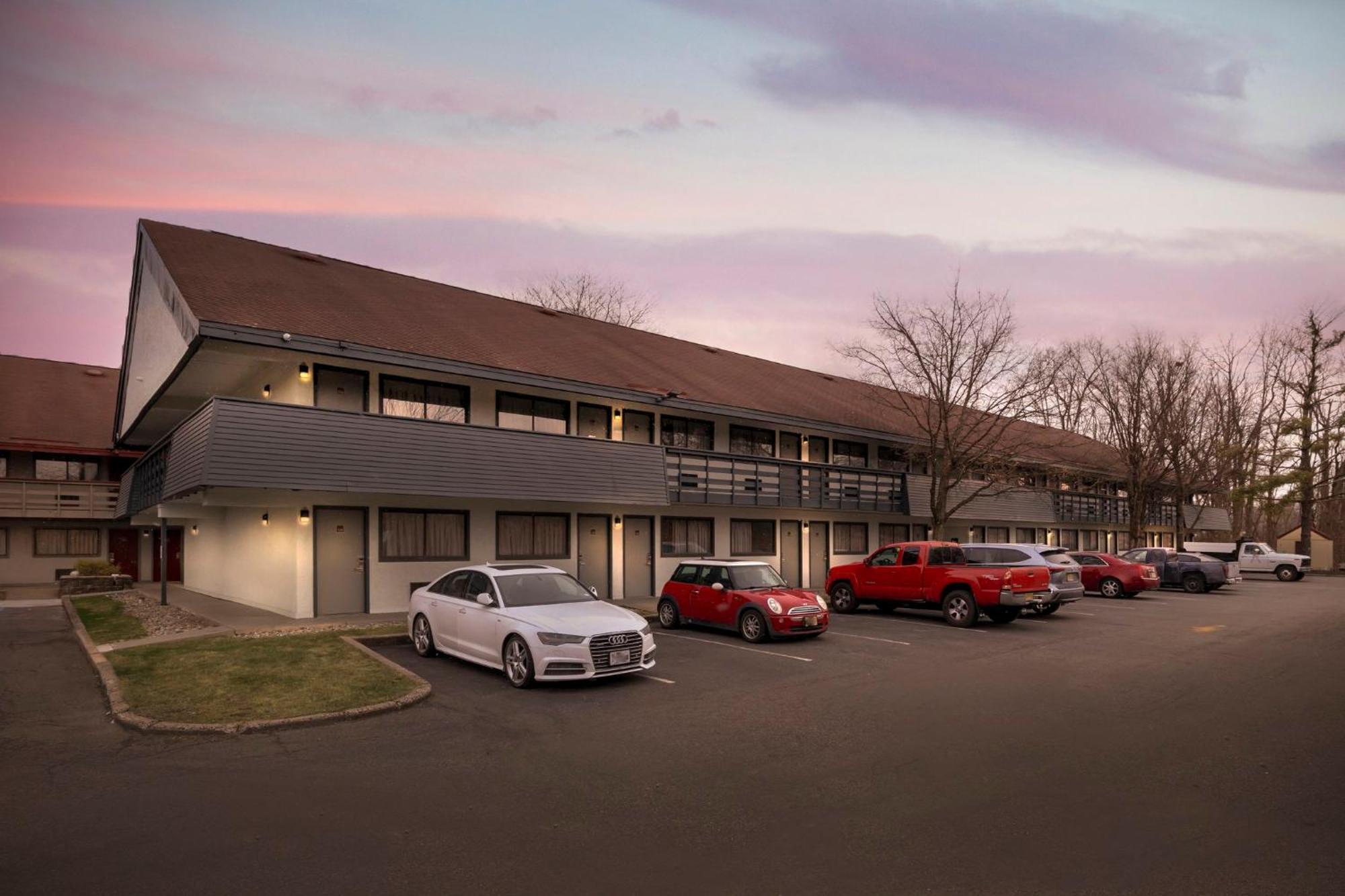 Red Roof Inn Parsippany Bagian luar foto