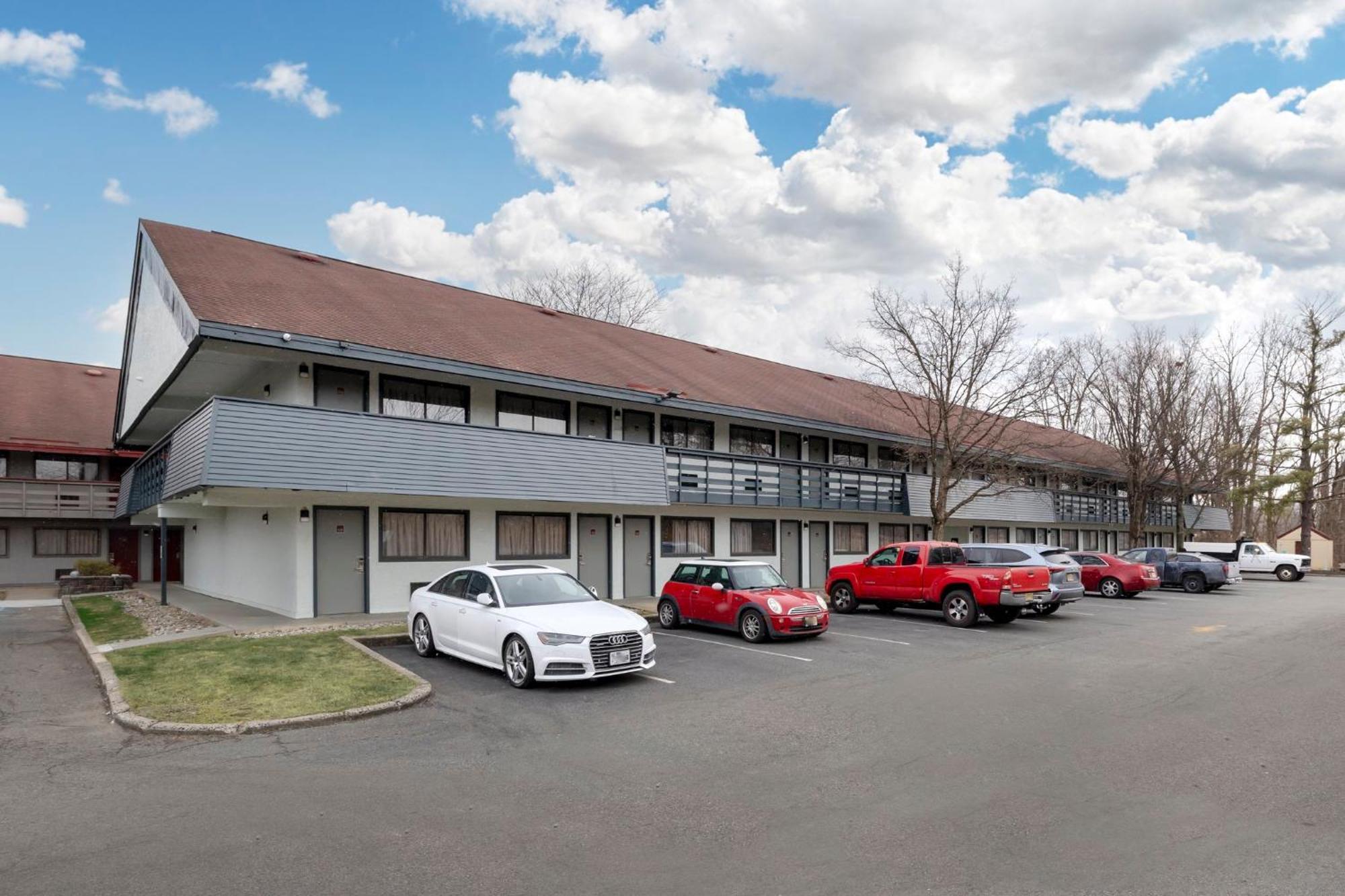 Red Roof Inn Parsippany Bagian luar foto